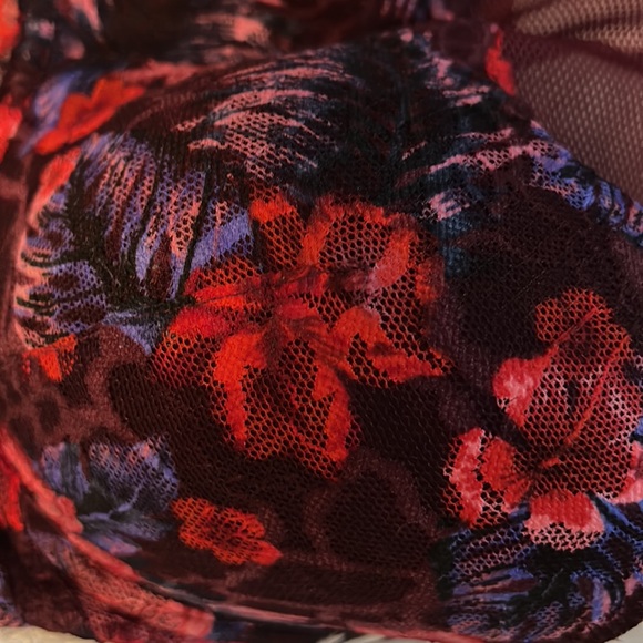 VICTORIAS SECRET PINK LACE BRALETTE MAROON SIZE S-DD - Picture 4 of 5